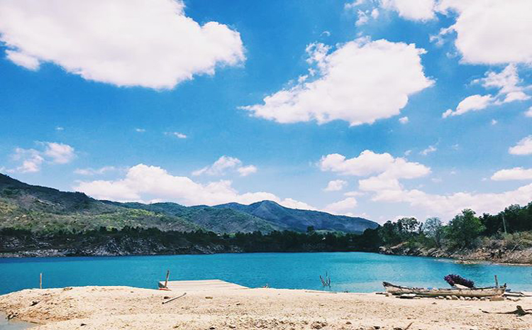 Hồ đá xanh là một trong những địa điểm đi chơi ở Vũng Tàu