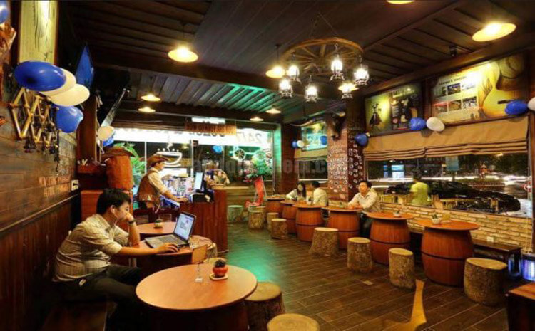 Cafe Trầm với không gian yên tĩnh là địa điểm hẹn hò ở Sài Gòn lý tưởng cho các cặp tình nhân